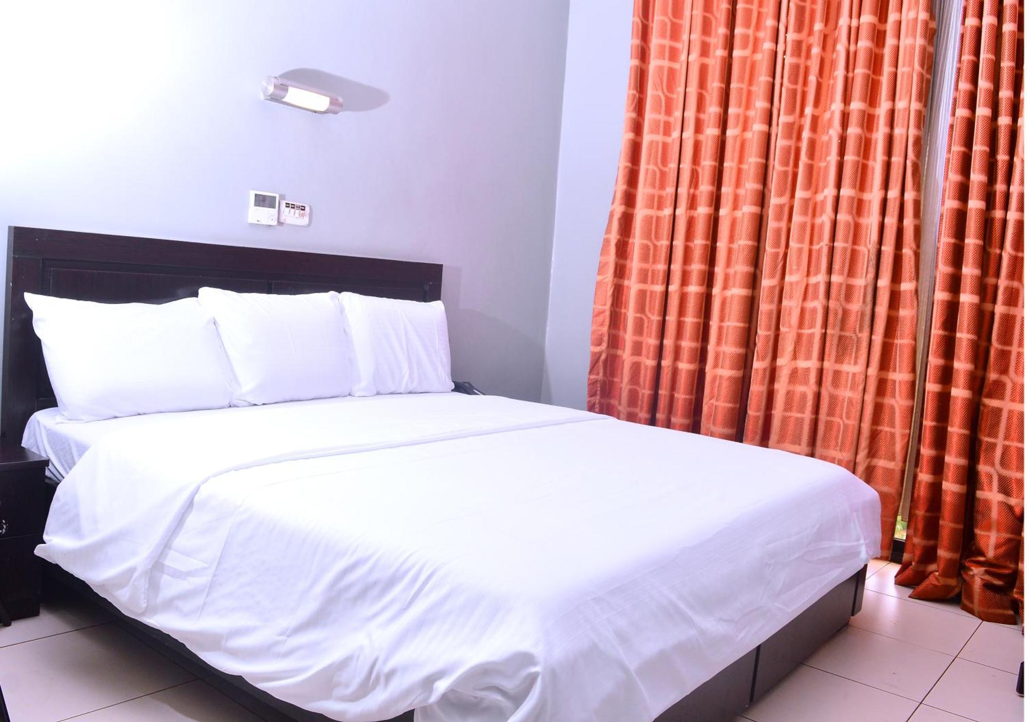 House 5 Royal Comfort Hotel Ikeja Ngoại thất bức ảnh